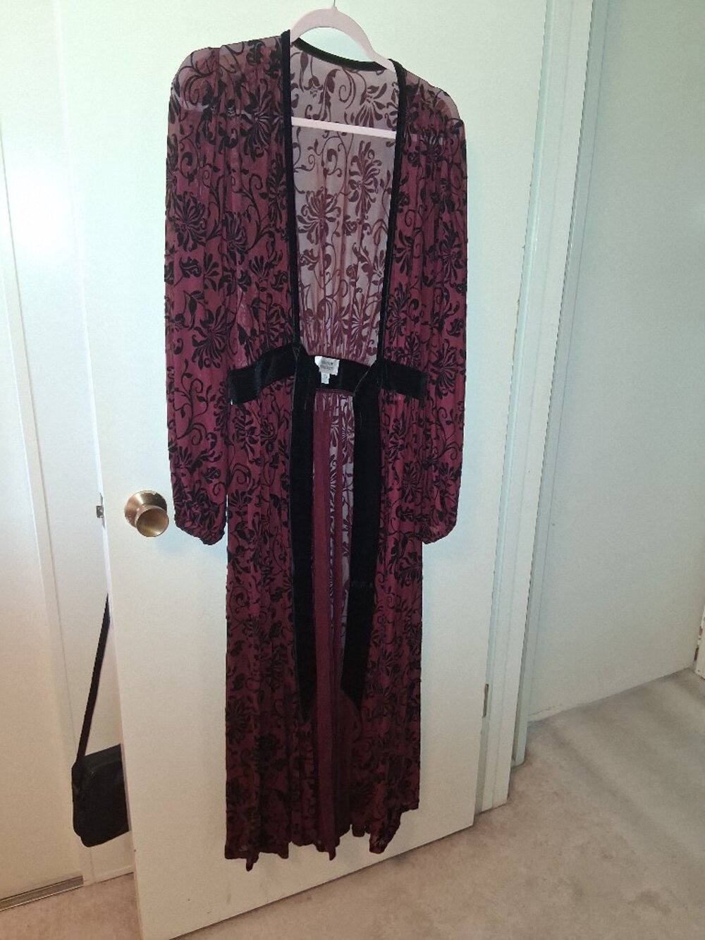 Unique Vintage Robe, M, NWOT